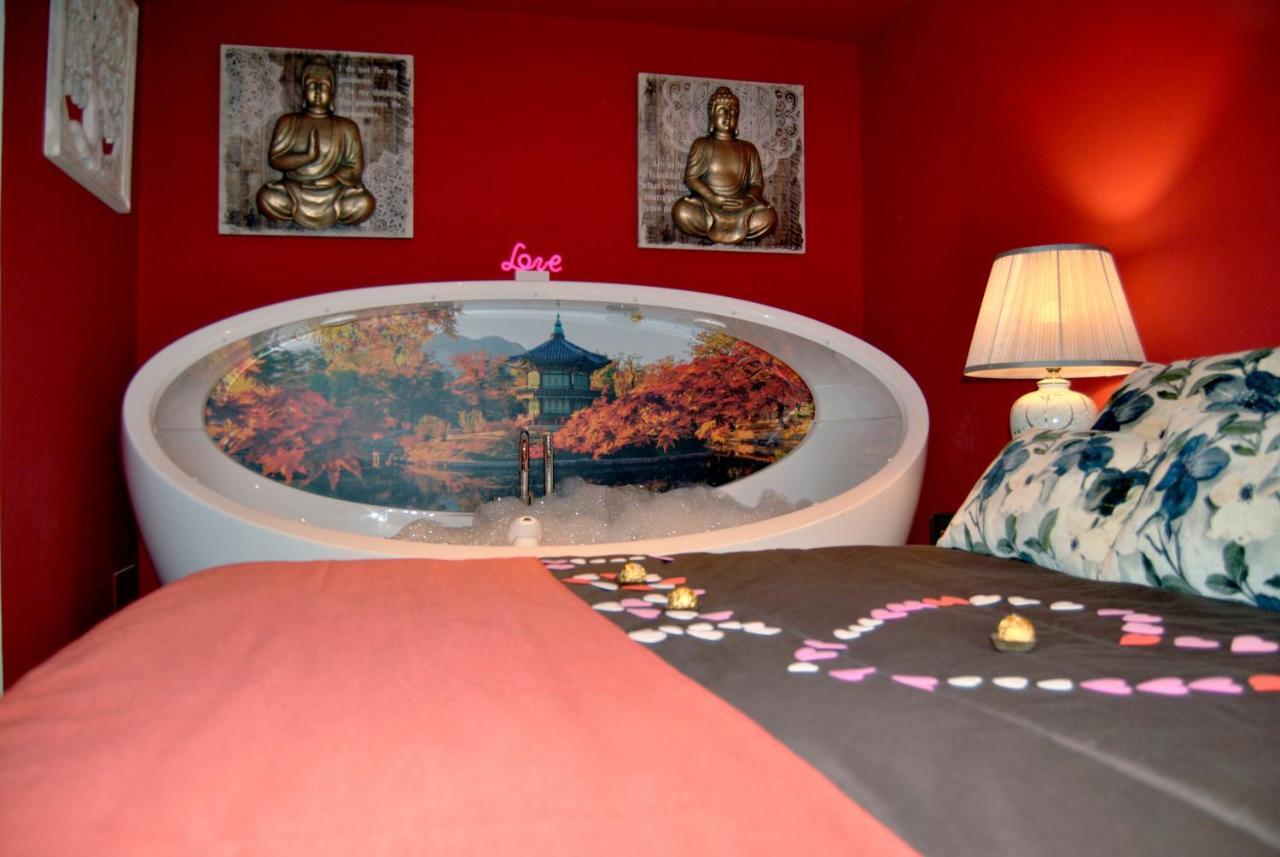 Apartamentos Deluxe Con Jacuzzi O Chimenea Love For Two Collado Mediano Dış mekan fotoğraf